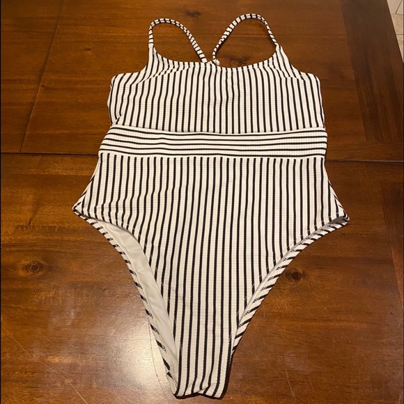 Shade & Shore Women's Ribbed 1 Piece Swimsuit - Picture 2 of 8